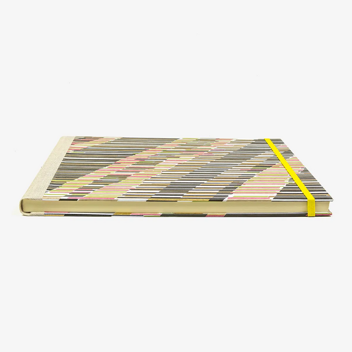 Skizzenbuch-A4-quer-cover-Chiyogami-papier-Motiv-Muster-mit-versetzten-Strichen-grau-liegend