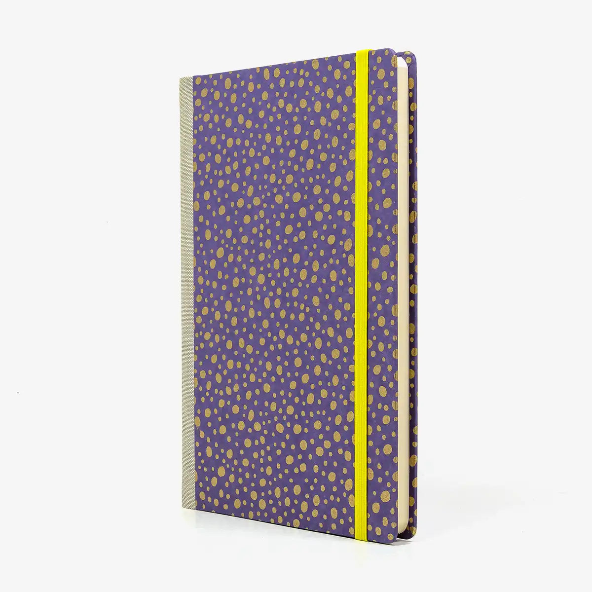 Skizzenbuch-A5-blanko-160-Seiten-Chiyogami-Papier-Motiv-golden-Dots-on-Purple-seitlich-von-vorn