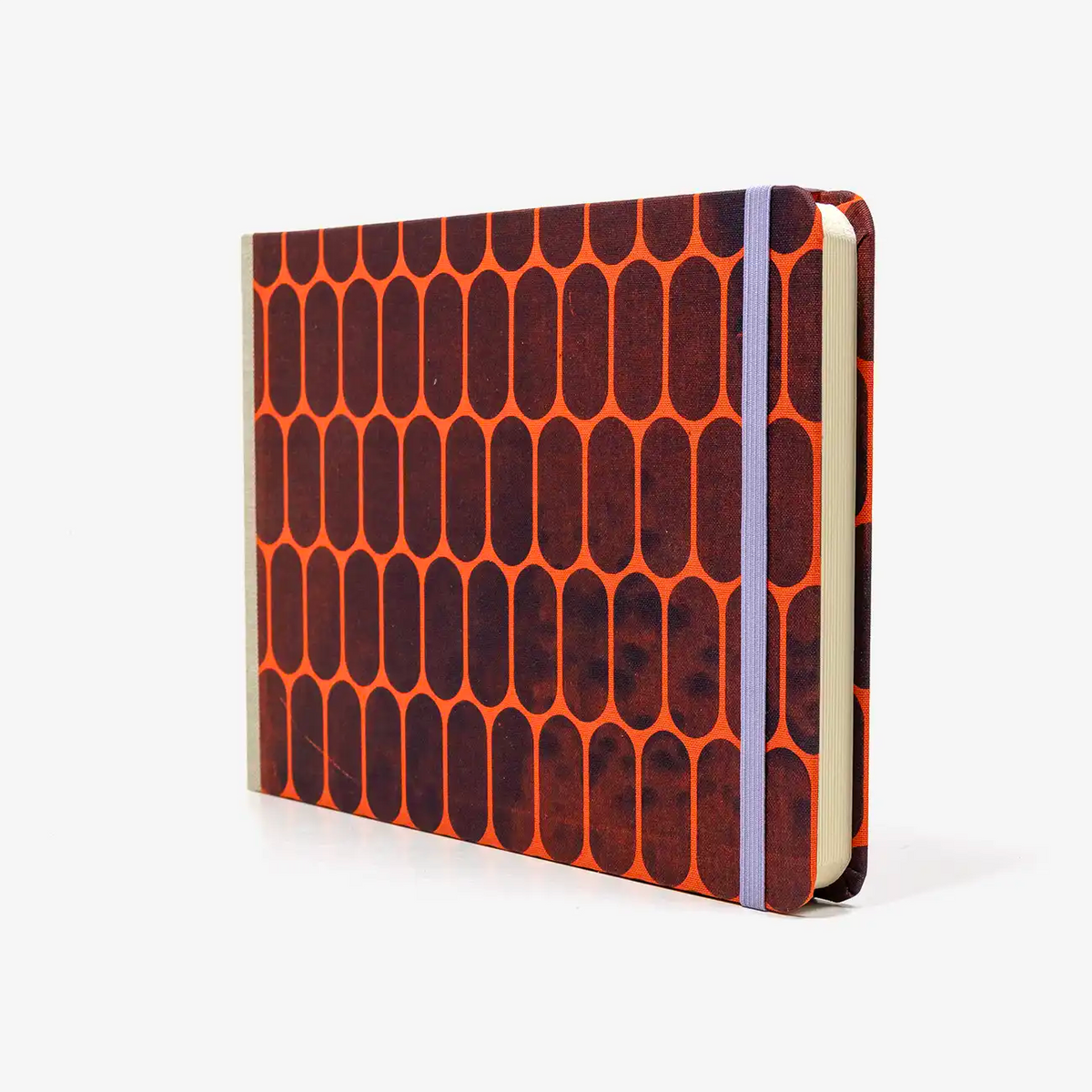 Skizzenbuch-A5-blanko-Querformat-mit-Leinen-bedruckt-bezogen-Motiv-Leinen-Orange-mti-Druck-seitlich-von-vorn