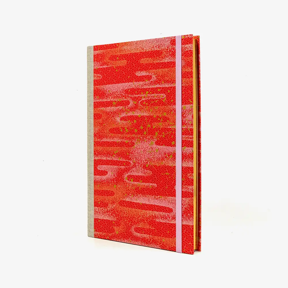 Goldschnitt-cover-chiyogami-Papier-160-Seiten-Motiv-space-is-the-place-rot-seitlich-von-vorn