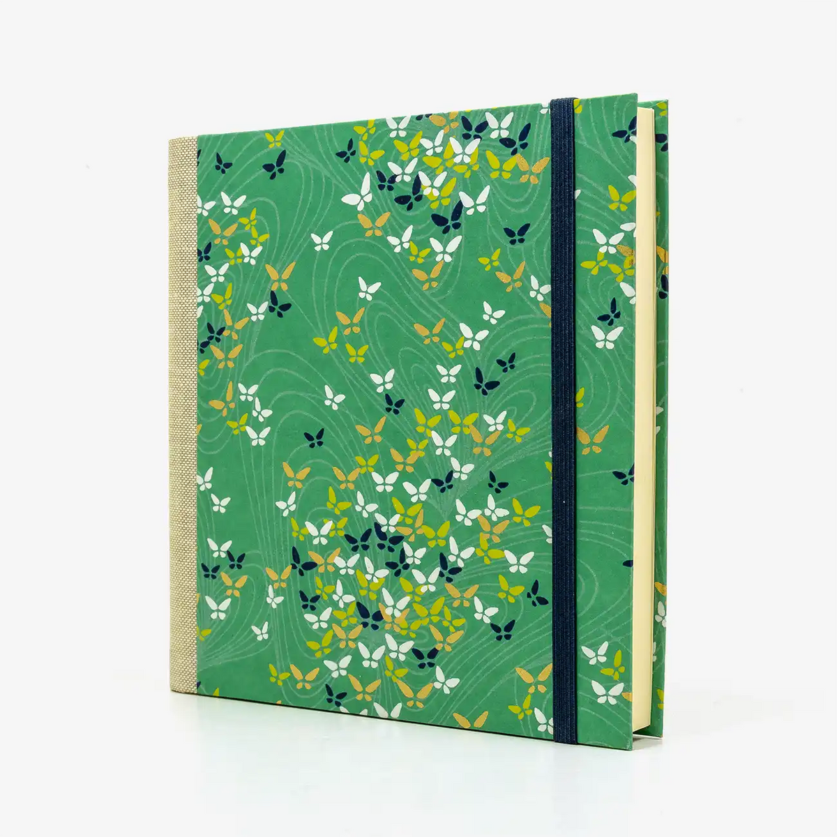Skizzenbuch-Format-15x15cm-blanko-224seiten-cover-Chiyogami-Motiv-Schmeterlinge-auf-gruen-seitlich-vorn