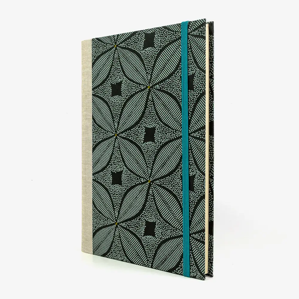 Skizzenbuch-leer-17x24cm-192seiten-cover-mit-Baumwollpapier-Motiv-Blaetter-Aquamarine-seitlich-von-vorn