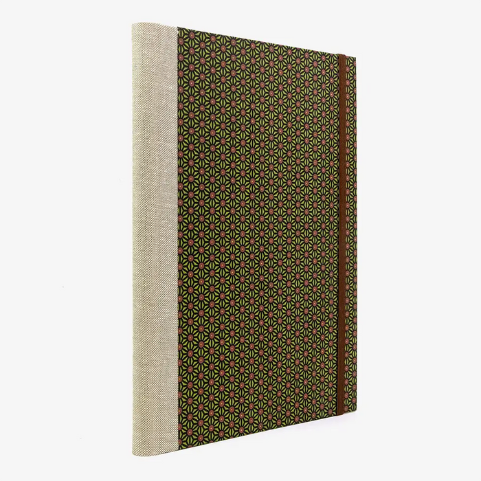 Skizzenbuch-leer-17x24cm-192seiten-cover-mit-Chiyogami-Papier-Motiv-Ashanoamuster-gruen-braun-seitlich-von-hinten