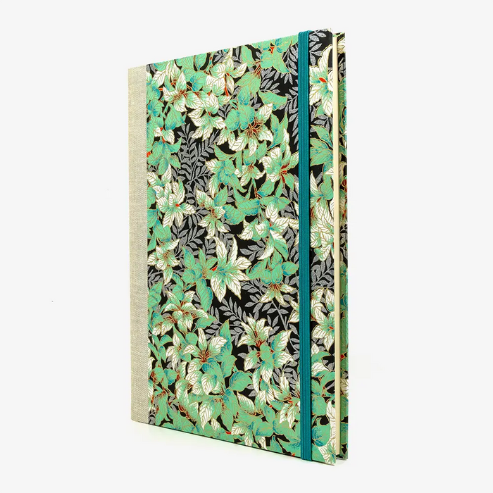 Skizzenbuch-leer-17x24cm-192seiten-cover-mit-Chiyogami-Papier-Motiv-Botanical-gruen-silber-auf-schwarz-seitlich-von-vorn