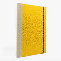 Skizzenbuch-leer-17x24cm-192seiten-cover-mit-Chiyogami-Papier-Motiv-Polkadots-Gold-auf-gelb-seitlich-von-hinten