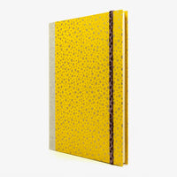 Skizzenbuch-leer-17x24cm-192seiten-cover-mit-Chiyogami-Papier-Motiv-Polkadots-Gold-auf-gelb-seitlich-von-vorn