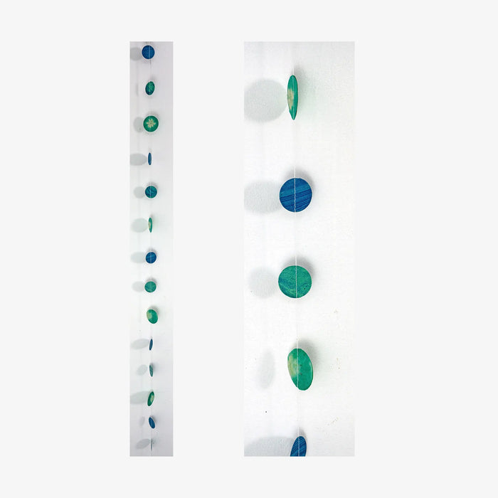 Tudi-Billo-Girlande-Kreise-4-oder-5-cm-durchmesser-mildes-Blau-gebadikt-genaeht-ca-180cm-Laenge-Produktansicht