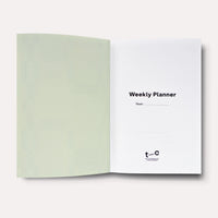 Undatierter-Wochenplaner-Celine-Softcover-A5-144Seiten-Buch-geoeffnet-1