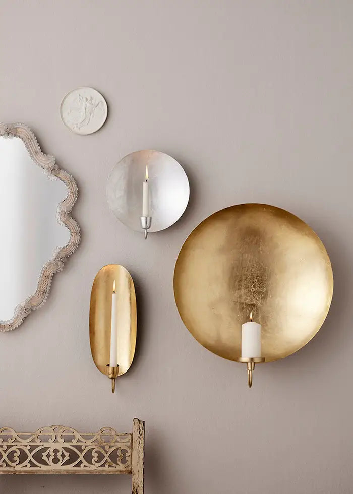 Wall-light-round-gold-xxl-bungalow-an-einer-beigen--Wand