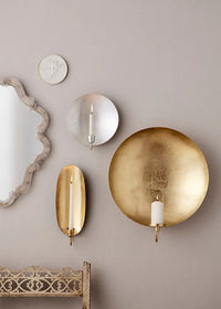 Wall-light-round-gold-xxl-bungalow-an-einer-beigen--Wand