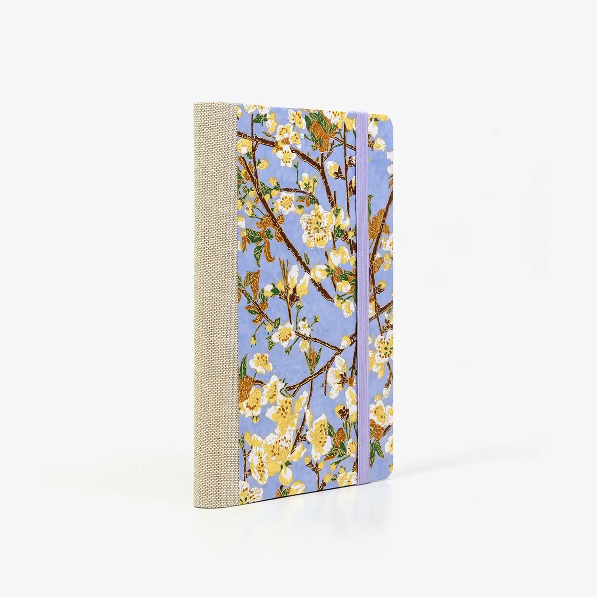 Wochenplaner-A6-design-Chiyogami-Papier-Motiv-Kirschbluete-am-zwieg-auf-hellblau-seitlich-von-hinten