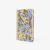 Wochenplaner-A6-design-Chiyogami-Papier-Motiv-Kirschbluete-am-zwieg-auf-hellblau-seitlich-von-vorn