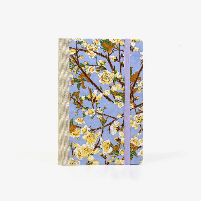 Wochenplaner-A6-design-Chiyogami-Papier-Motiv-Kirschbluete-am-zwieg-auf-hellblau-von-vorn