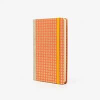 Wochenplaner-A6-design-Chiyogami-Papier-Squares-gold-auf-peachy-seitlich-von-vorn