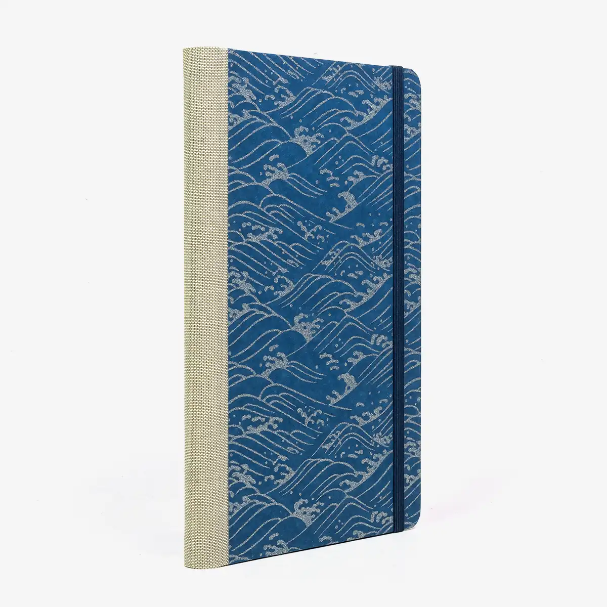 Wochenplaner-Format-A5small-cover-Chiyogami-papier-Motiv-Nami-Welle-Silber-auf-blau-cover-seitlich-von-hinten