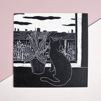 postkarte-katja-rub-format-quadratisch-motiv-KAtze-im-Fenster-Vorderansicht