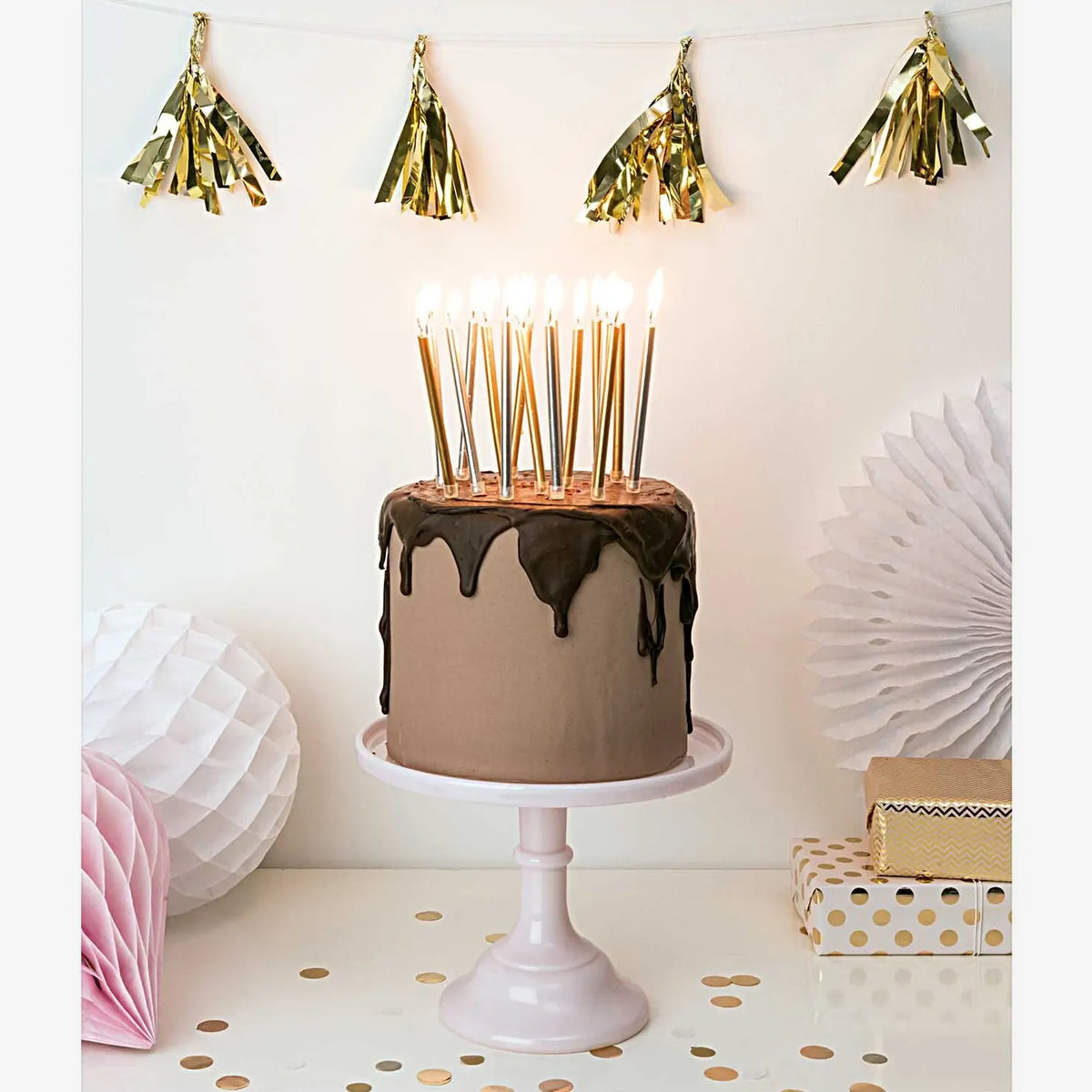 Rico-design-Girlande-2m-Quasten-Girlande-2_8m-12goldene-Quasten-Deko-Beispiel