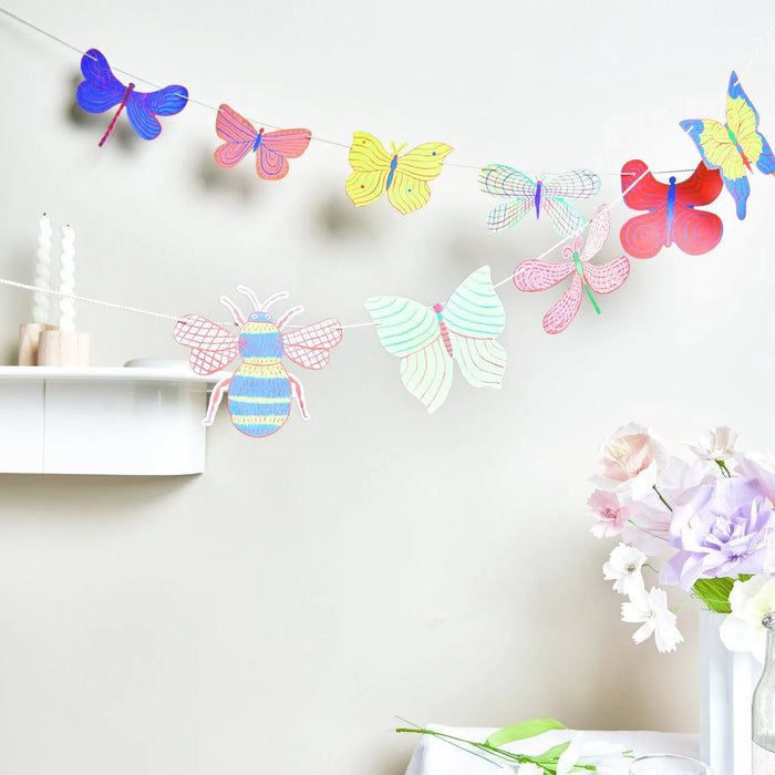rico-design-Girlande-midsummer-magic-insecten-Girlande-3meter-lang-beispielfoto-aufgehängt