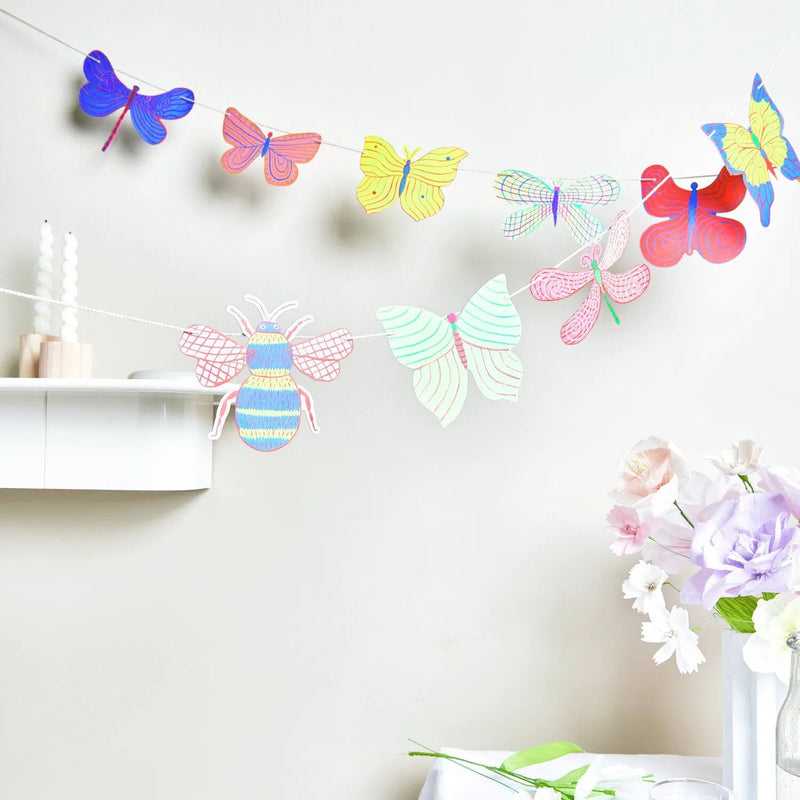 rico-design-Girlande-midsummer-magic-insecten-Girlande-3meter-lang-beispielfoto-aufgehängt