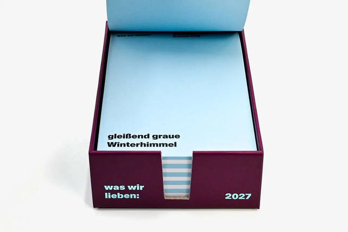 was-wir-lieben-2027-ein-notizkalender-fuer-2027-Cover_Verpackung-Blick-in-den-Notizkalender-2