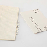 Midori-MD-Notebook-A5-GridBlock_Notizbuch-Cover-Produktansicht-Beispielfoto2