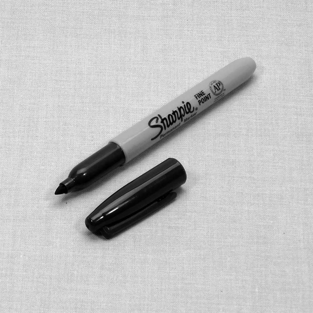 Sharpie / Permanent Marker / fine