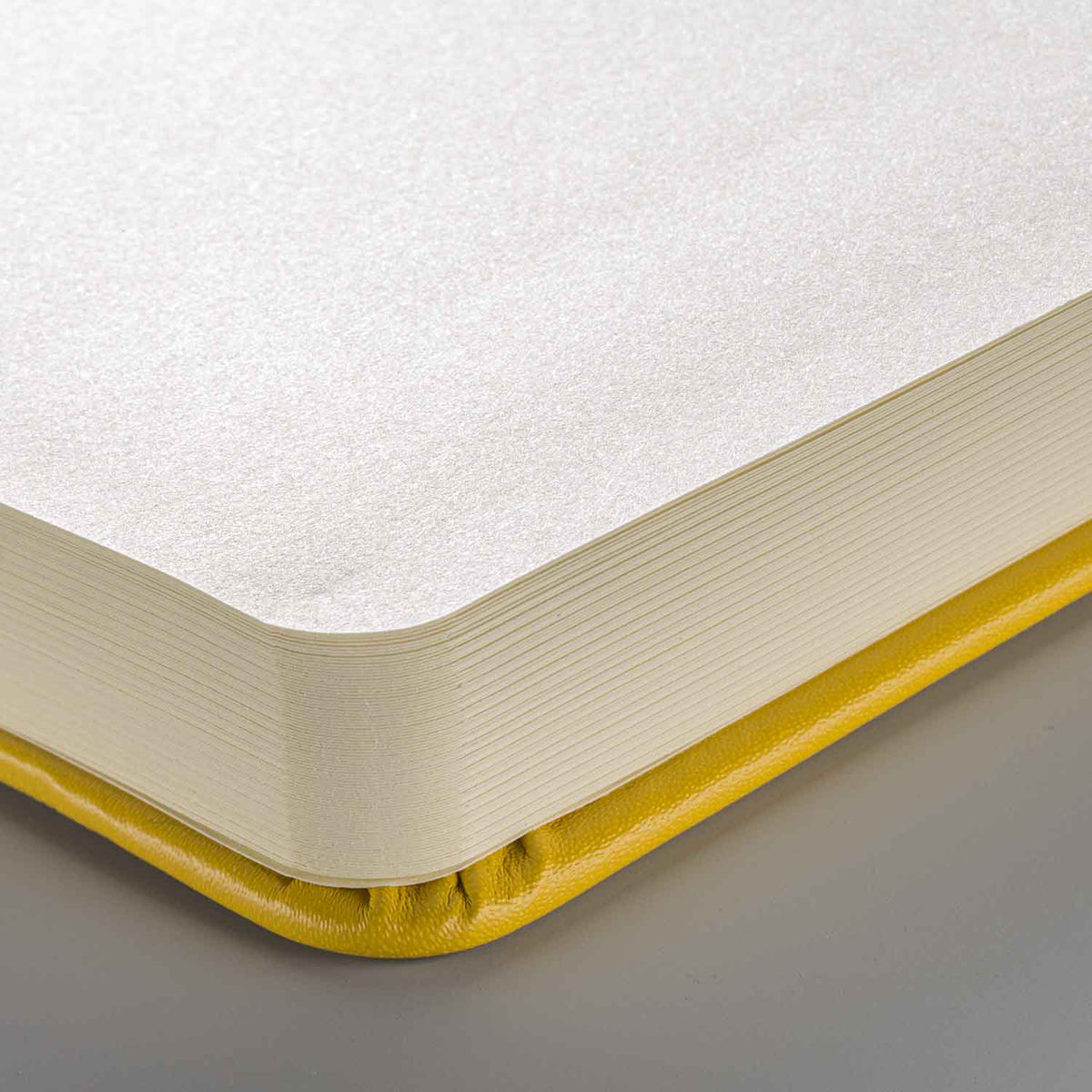 Talens-_Art-_Creation-Skizzenbuch_-gelb-_12_x_12-_cm-_140_g_-80_Blatt-inside-Papier-Produktansicht